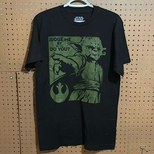 Star Wars Yoda T-shirt, men’s size medium